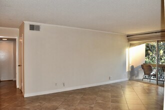 24525 Trevino Dr in Santa Clarita, CA - Building Photo - Building Photo