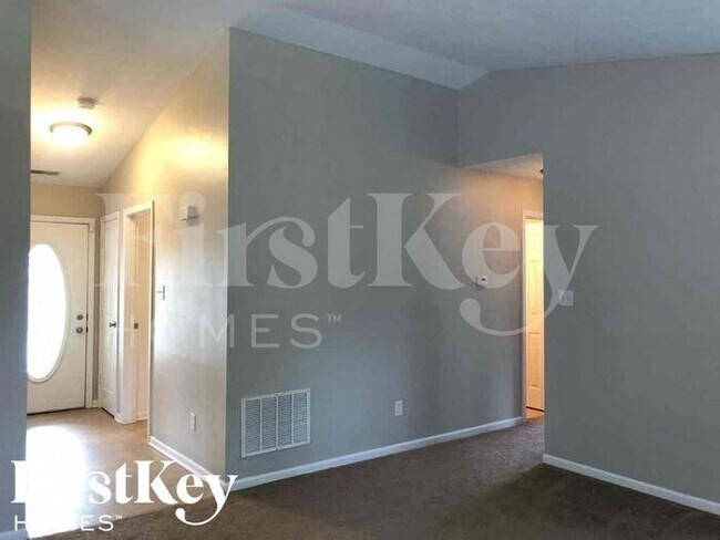 903 Washington Cove Way in Indianapolis, IN - Foto de edificio - Building Photo