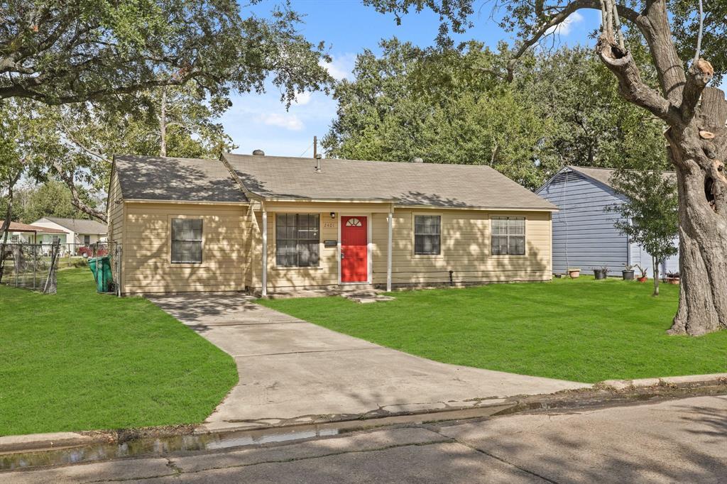 2401 Windsor Ln in Pasadena, TX - Building Photo