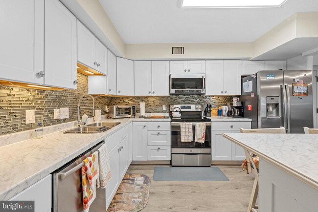 11004 Valley Forge Cir
