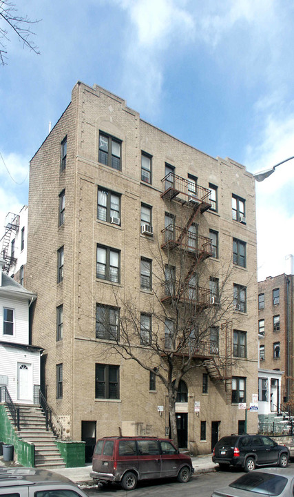 117-119 Father Zeiser Pl in Bronx, NY - Foto de edificio