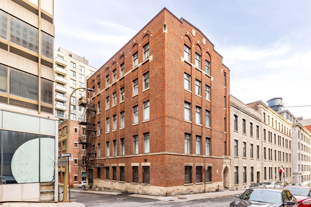 1101 Saint-Alexandre Rue in Montréal, QC - Building Photo