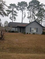 627 Trevor St in Hinesville, GA - Building Photo