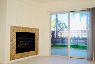 1553 Felspar St in San Diego, CA - Building Photo - Building Photo