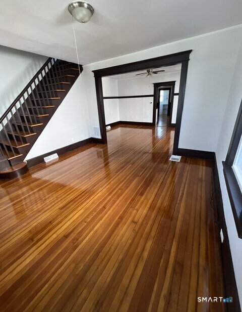 48 Riverview Pl in Stratford, CT - Building Photo