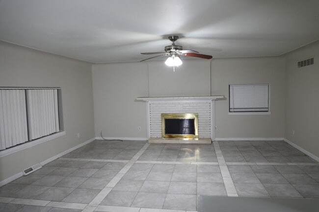 25323 Orchard Lake Rd in Farmington Hills, MI - Building Photo - Building Photo