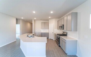 141 Yellowstone Dr in Kyle, TX - Building Photo - Building Photo