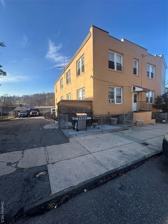 33 Horatio St in Yonkers, NY - Building Photo - Building Photo