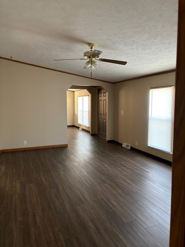 817 Wilderness Dr in McPherson, KS - Building Photo - Building Photo