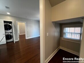 39 Harvard Way, Unit 1 in Cambridge, MA - Building Photo - Building Photo