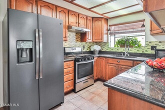 125 Pepper Rd in Thousand Oaks, CA - Foto de edificio - Building Photo