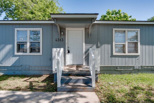 property at 4313 SE 43rd St
