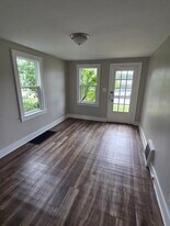 208 Houston Ave, Unit A in Muskegon, MI - Building Photo