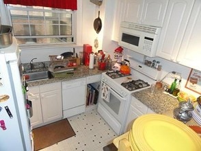 324 E 41st St-Unit -404-C in New York, NY - Building Photo - Building Photo