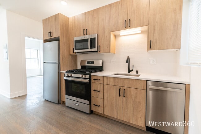 property at 6203 N Glenwood Ave