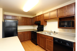 Kingston Village Apartments in Cedar Rapids, IA - Building Photo - Interior Photo