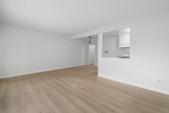 147 N Lapeer Dr in West Hollywood, CA - Building Photo - Building Photo