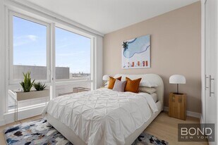 555 W 38th St in New York, NY - Building Photo