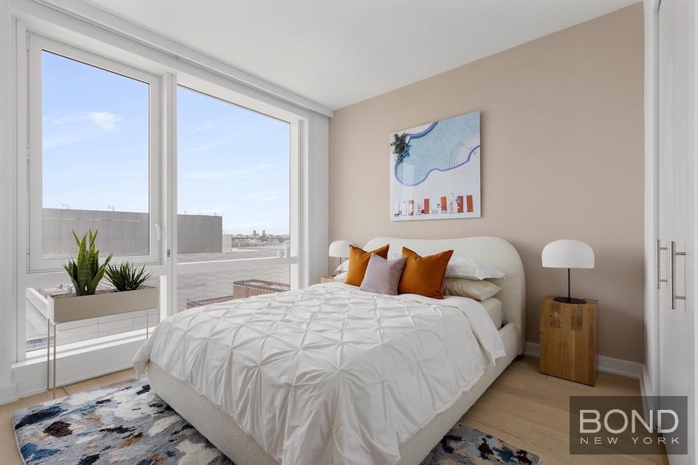 555 W 38th St in New York, NY - Building Photo