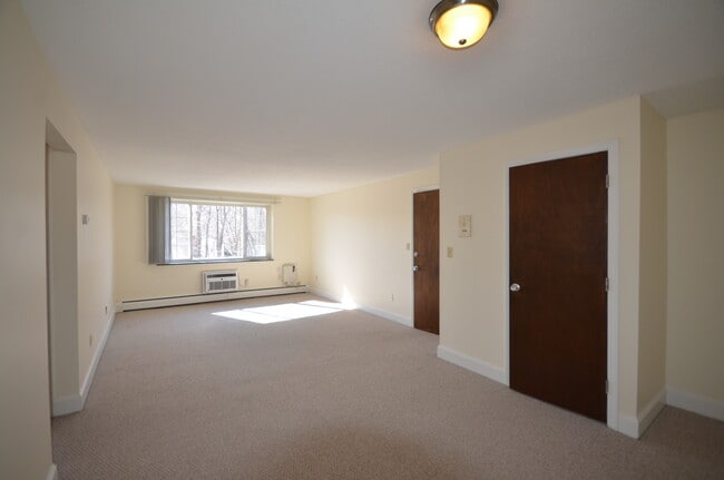 property at 3 Brattle Dr