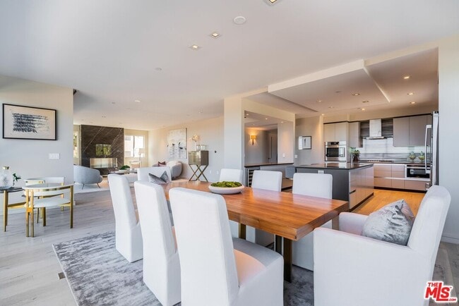 property at 2391 Roscomare Rd