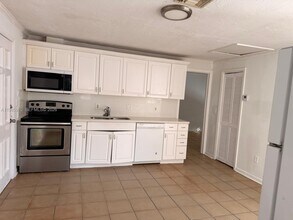 409 NW 33rd St in Miami, FL - Building Photo - Building Photo