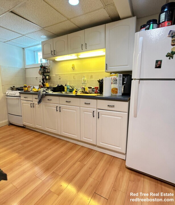 57 S Hobart St in Boston, MA - Building Photo