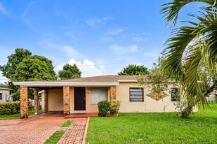 14221 Polk St in Miami, FL - Building Photo