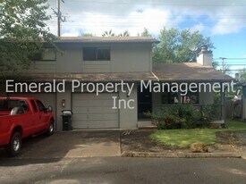 109 S 70th St in Springfield, OR - Building Photo