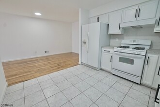 23 Kearny St-Unit -1 in Newark, NJ - Building Photo - Building Photo