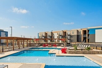 FLATZ 830 in Marble Falls, TX - Foto de edificio - Building Photo