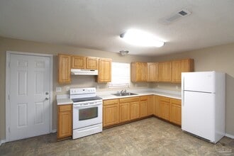 8437 Cherry Ave in Pensacola, FL - Building Photo - Building Photo