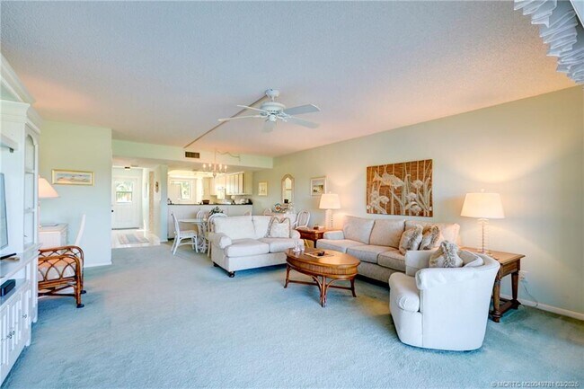 5532 NE Gulfstream Way in Stuart, FL - Building Photo - Building Photo