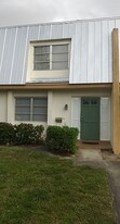 4914 Hawaii Blvd in Naples, FL - Building Photo