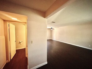6208 Meadow Brook Ln in Las Vegas, NV - Building Photo - Building Photo