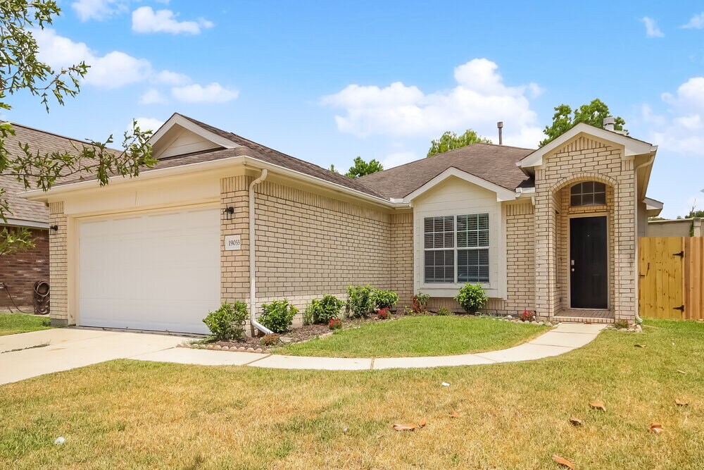 19033 Hammer Ln in Porter, TX - Building Photo