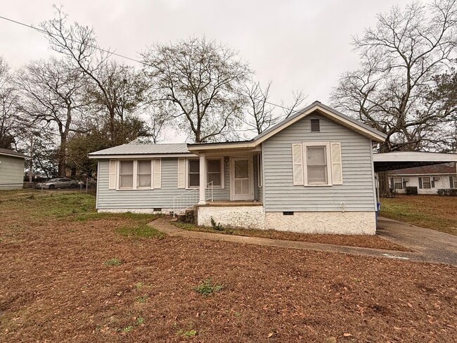 property at 638 E Madison St