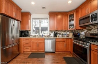 372 W Hazelwood Ave in Rahway, NJ - Building Photo - Building Photo