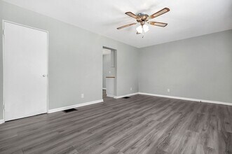 977 Loretta Ave in Columbus, OH - Building Photo - Building Photo