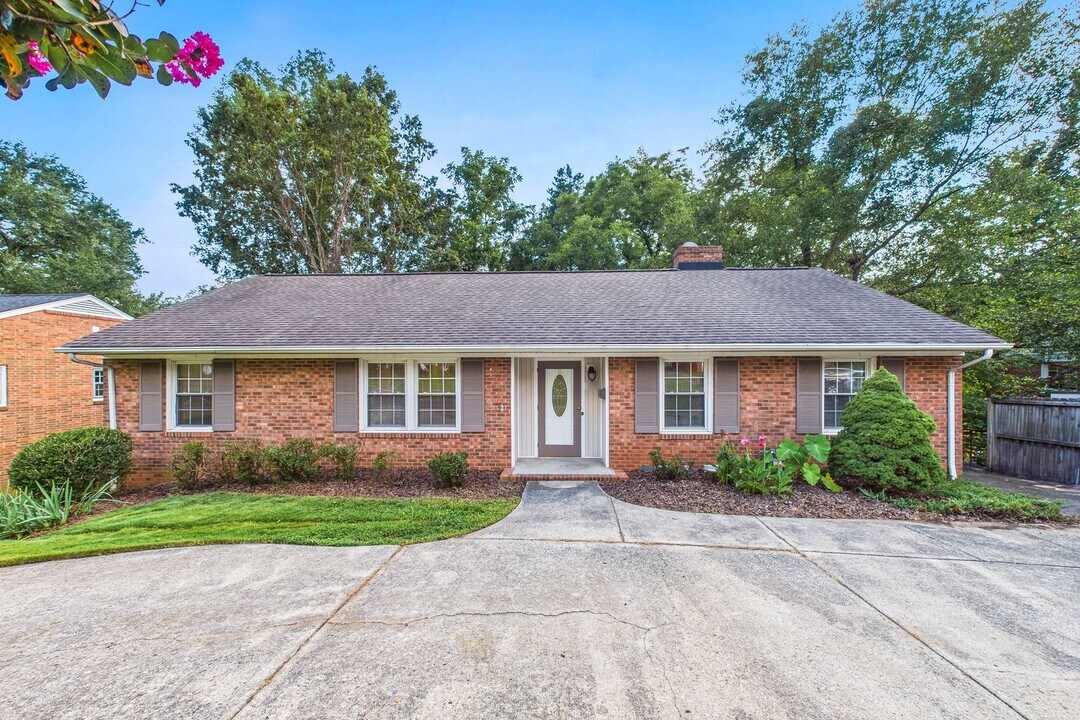 1103 Surry Dr in Greensboro, NC - Building Photo