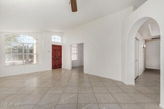 1580 W Springfield Way in Chandler, AZ - Foto de edificio - Building Photo