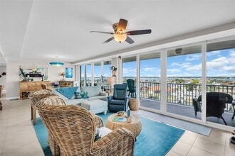 223 Island Way in Clearwater, FL - Foto de edificio - Building Photo