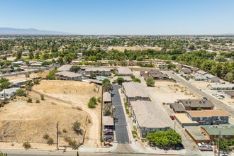 Rodeo Drive Meadows in Victorville, CA - Foto de edificio - Building Photo