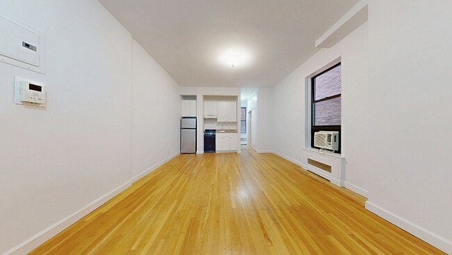property at 1125 Lexington Ave