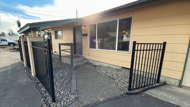 1121 W Stewart Ave in Puyallup, WA - Building Photo - Building Photo