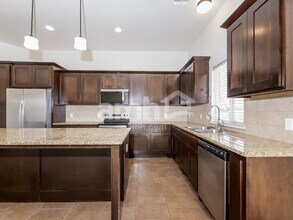 11220 NW 102nd St in Yukon, OK - Foto de edificio - Building Photo