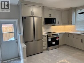 459 Bridgeport Rd in Kitchener, ON - Building Photo - Building Photo