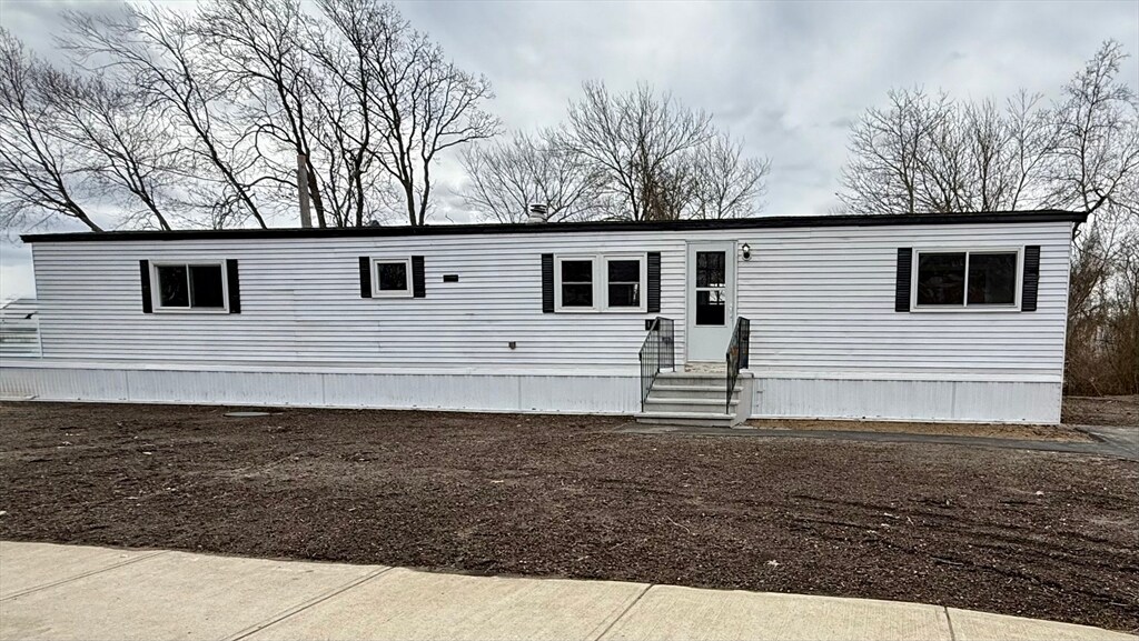 12 Hayes St in Salisbury, MA - Building Photo