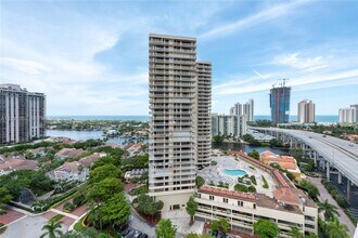 19400 Turnberry Way in Aventura, FL - Foto de edificio - Building Photo