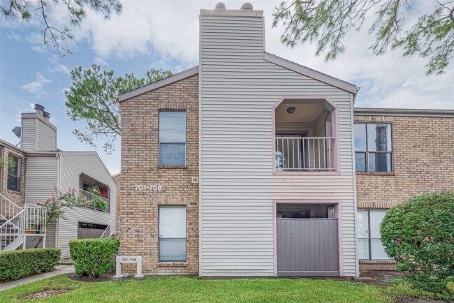 2025 Augusta Dr in Houston, TX - Building Photo - Building Photo